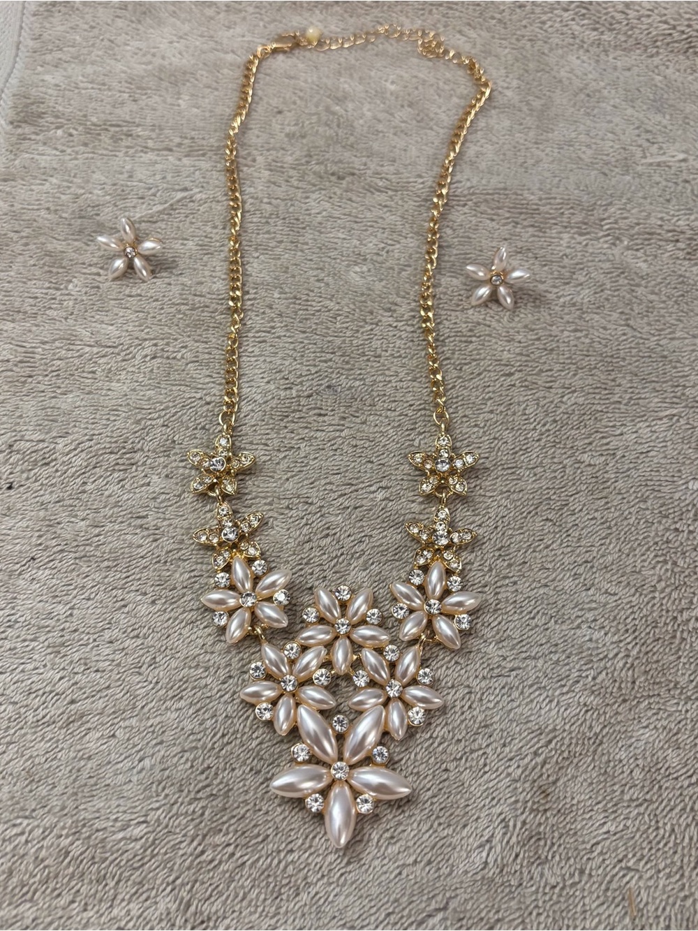Avon NEW Glamour in Full Bloom Necklace and Earrings Set Floral